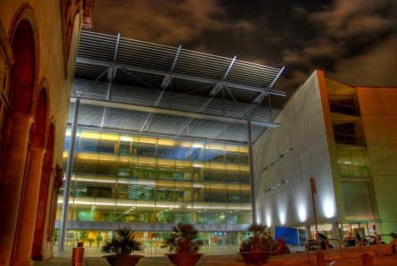 Atri de l'Institut de nit
