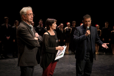 Jordi Fàbrega director de Dansa Solidària, Anna Sánchez vicepresidenta de l'APdC i Francesc Casadesús director del Mercat de les Flors. Foto Martín Ramiro