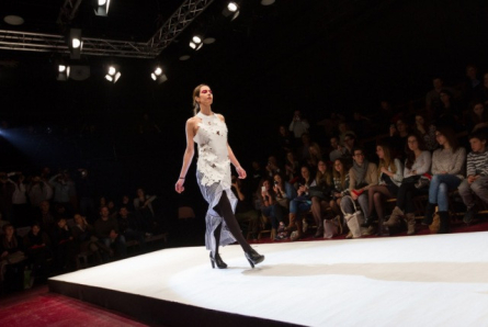 Imatge d'un taller anterior d'esdeveniment o desfilada de moda