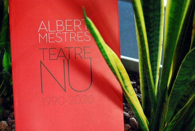 Publicació "Teatre nu" d'Albert Mestres