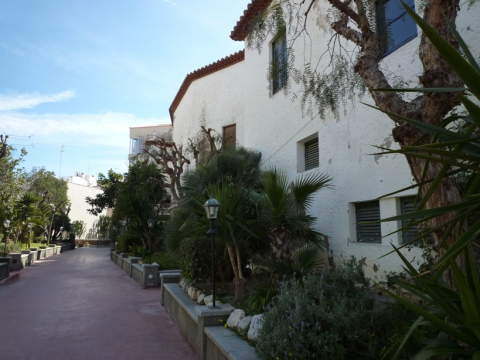 Façana i jardins d'El Retiro de Sitges (Autor de la foto: Ivan Alcázar Serrat)